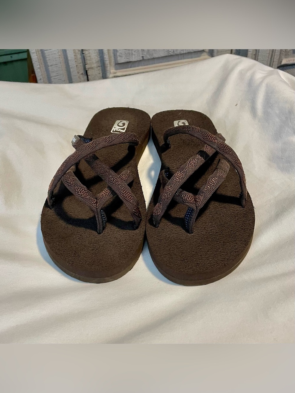 Teva Olowahu Strappy Beach Sandals - Women’s Size 9 - Brown - Lightweight/Slides
